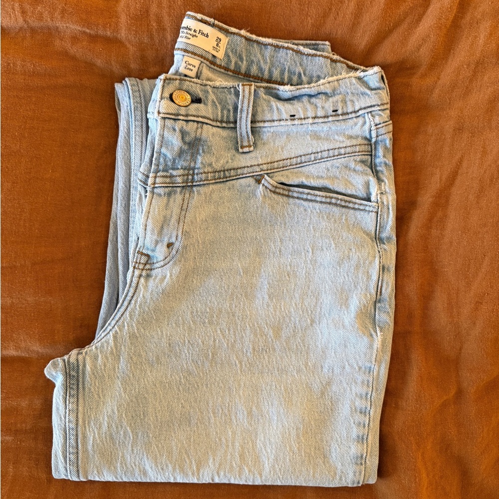 Abercrombie Curve Love Mid Rise 90s Straight Jean - Picture 2 of 4